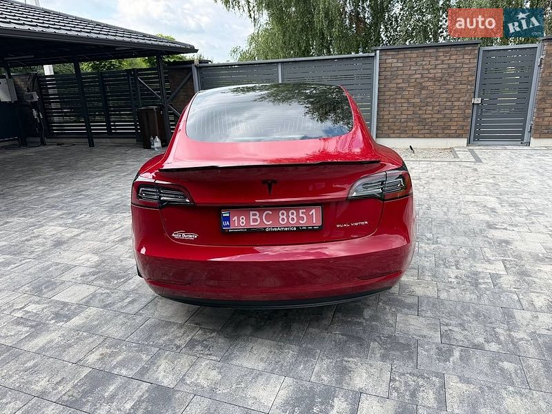 Седан Tesla Model 3 2019 в Луцке