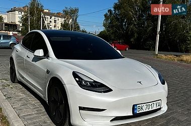 Седан Tesla Model 3 2019 в Здолбуніві