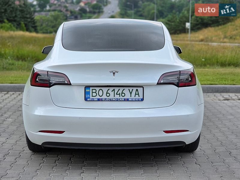 Седан Tesla Model 3 2021 в Тернополе