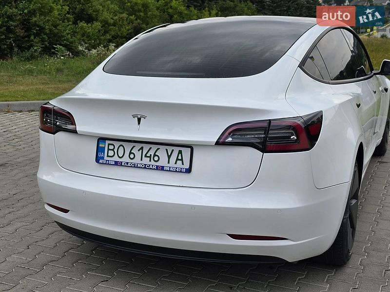 Седан Tesla Model 3 2021 в Тернополе