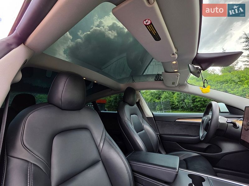 Седан Tesla Model 3 2021 в Тернополе
