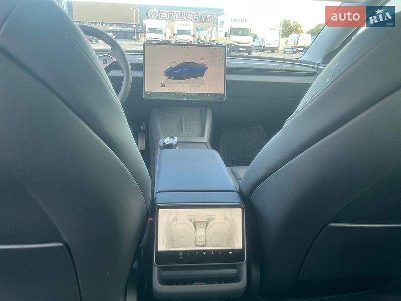 Седан Tesla Model 3 2024 в Киеве