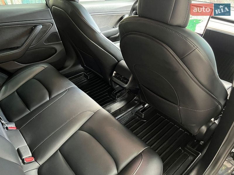 Седан Tesla Model 3 2021 в Барышевке
