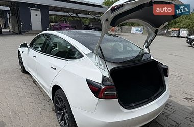 Седан Tesla Model 3 2018 в Львове