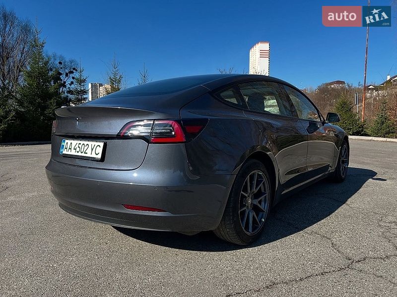 Седан Tesla Model 3 2021 в Львові