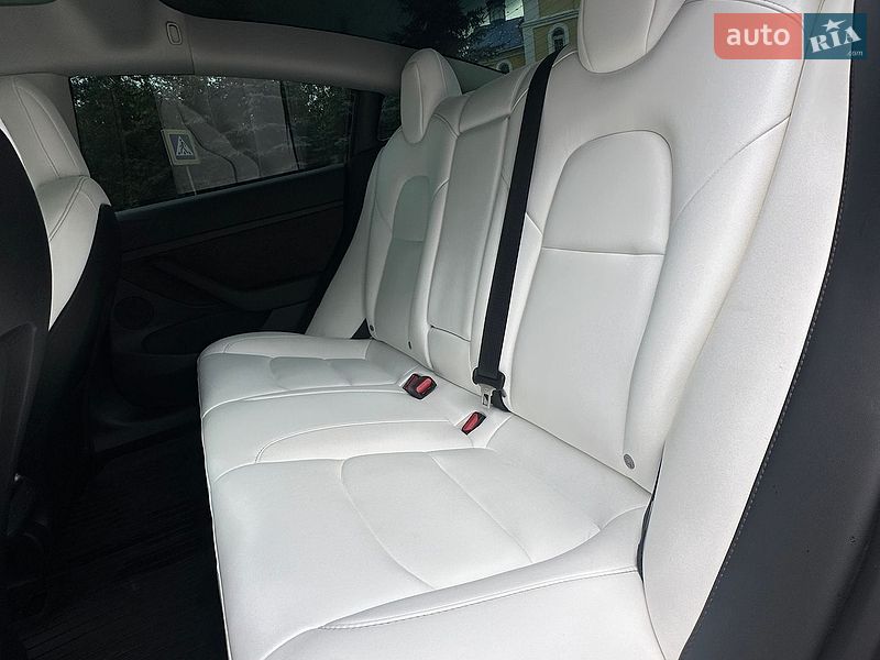 Седан Tesla Model 3 2022 в Белогородке