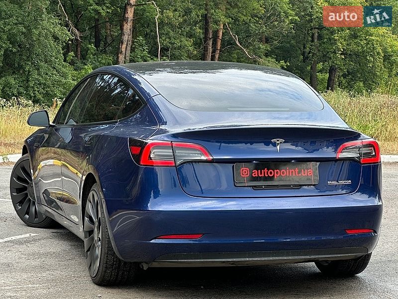 Седан Tesla Model 3 2022 в Белогородке