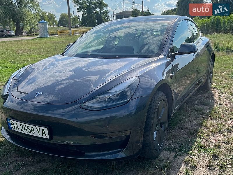 Седан Tesla Model 3 2023 в Олександрії