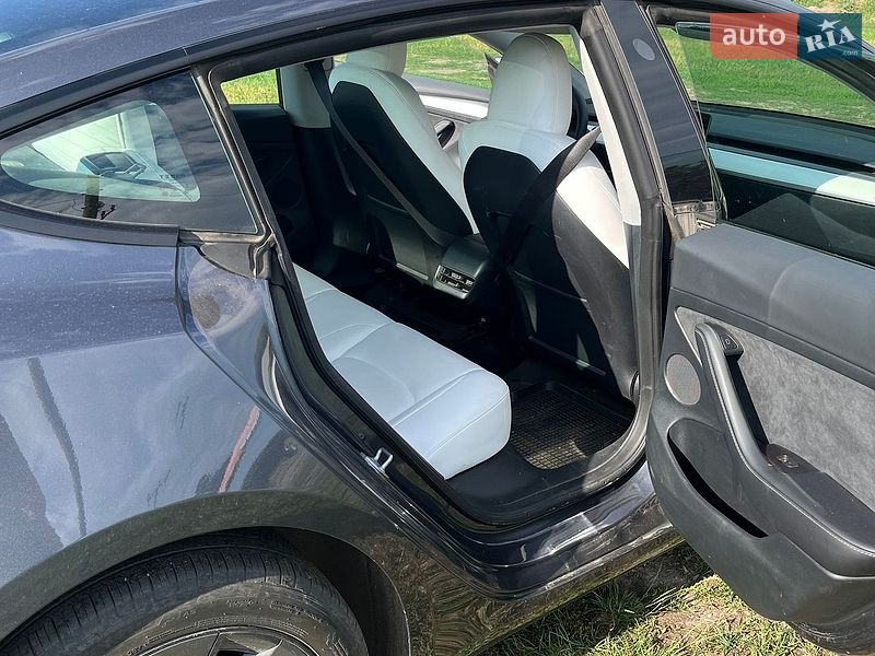 Седан Tesla Model 3 2023 в Олександрії
