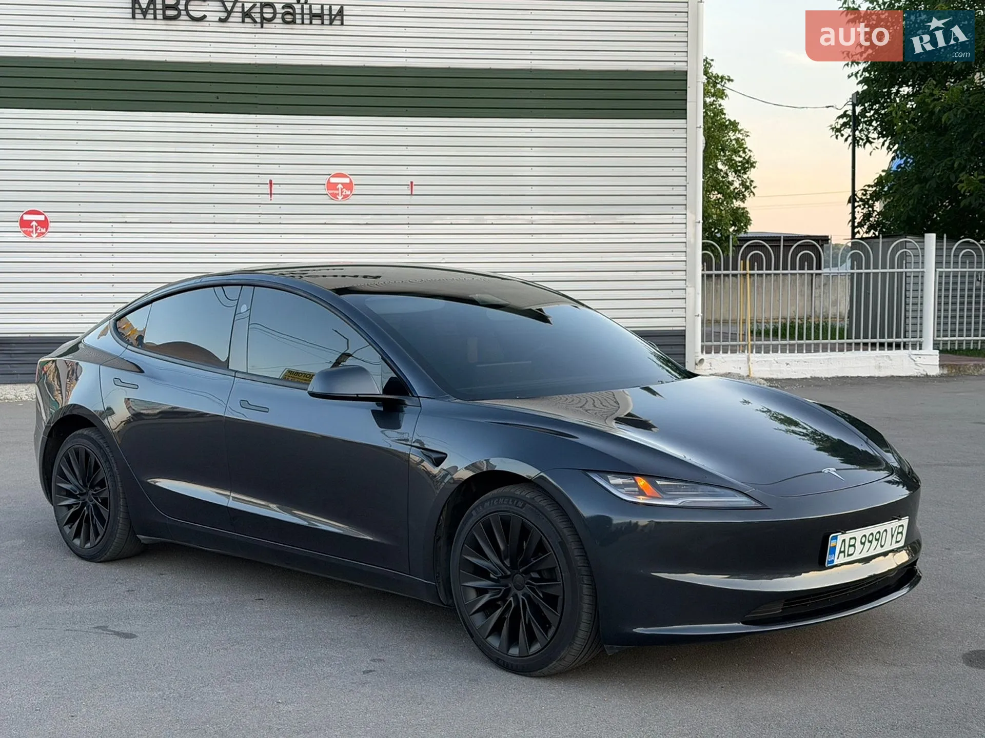 2024 Tesla Model 3 - фото 1