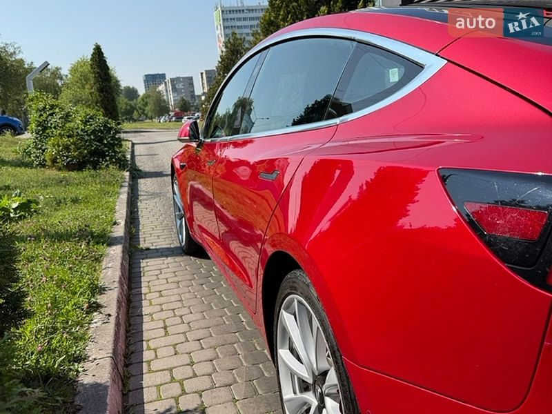 Седан Tesla Model 3 2019 в Львові