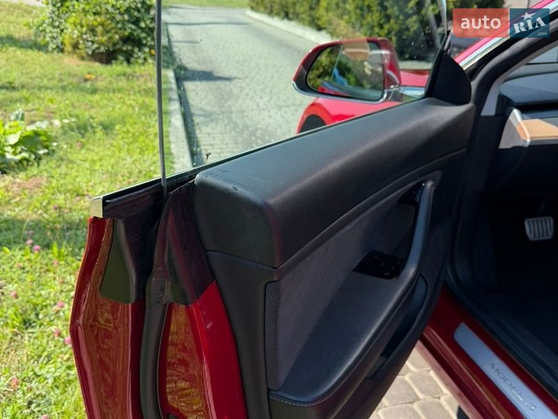 Седан Tesla Model 3 2019 в Львові
