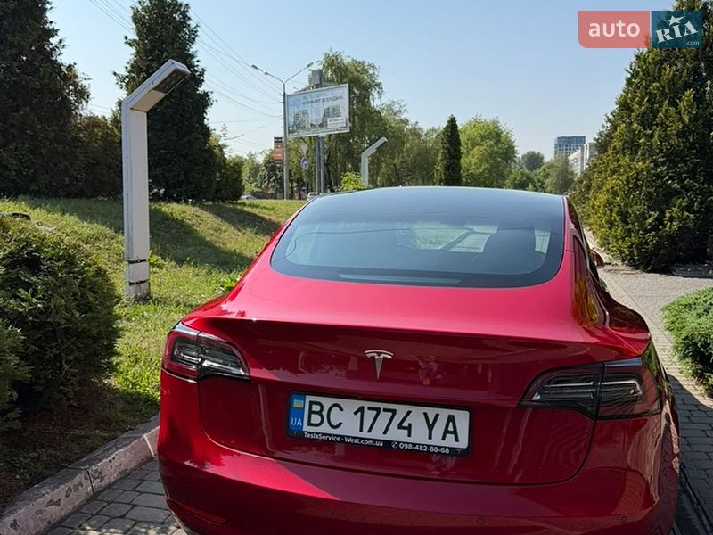 Седан Tesla Model 3 2019 в Львові