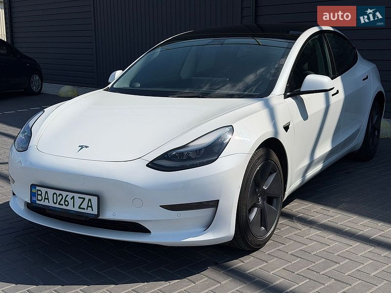 Седан Tesla Model 3 2022 в Кропивницком