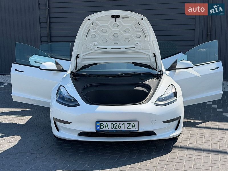 Седан Tesla Model 3 2022 в Кропивницком