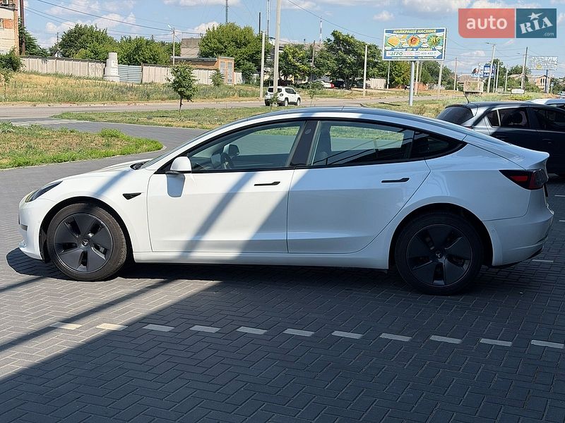 Седан Tesla Model 3 2022 в Кропивницком