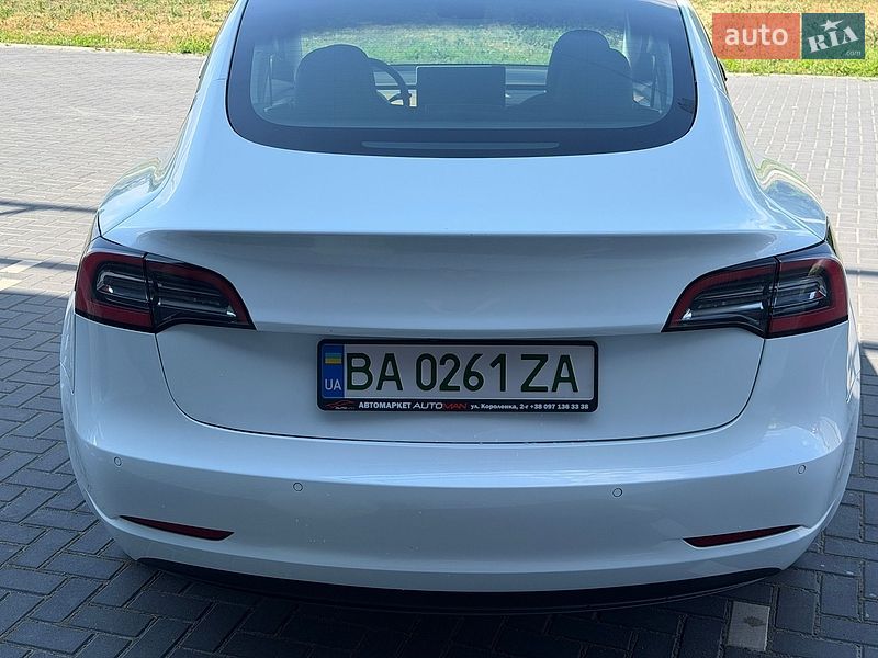 Седан Tesla Model 3 2022 в Кропивницком