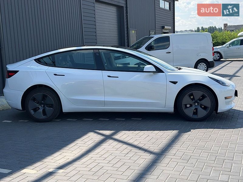 Седан Tesla Model 3 2022 в Кропивницком