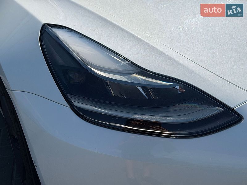 Седан Tesla Model 3 2022 в Кропивницком