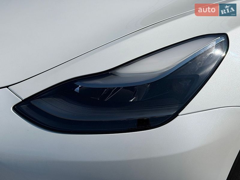 Седан Tesla Model 3 2022 в Кропивницком