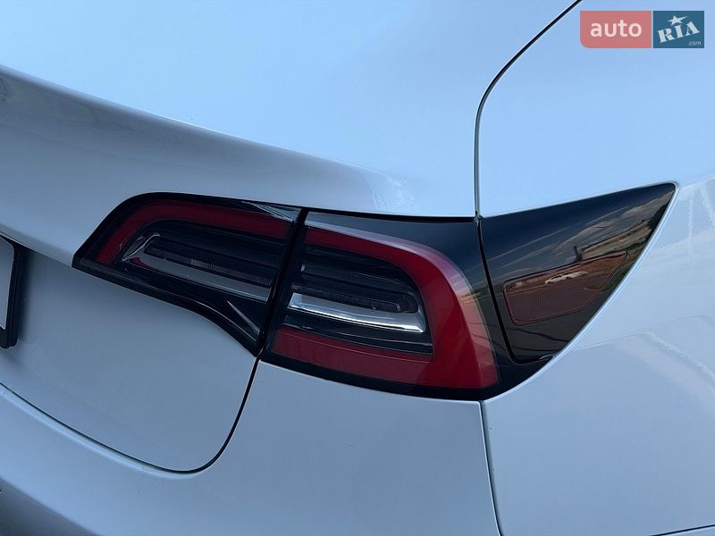 Седан Tesla Model 3 2022 в Кропивницком