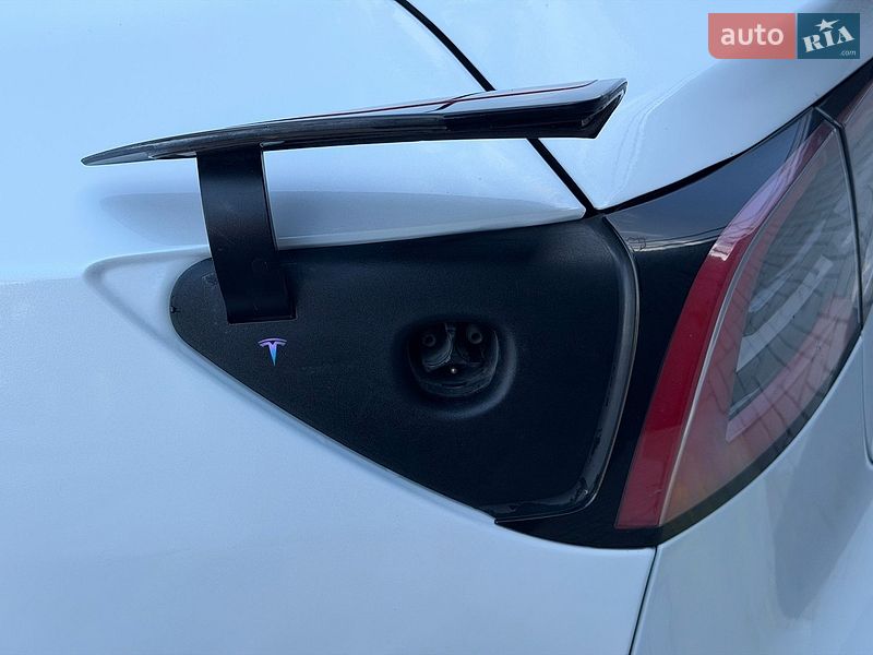 Седан Tesla Model 3 2022 в Кропивницком