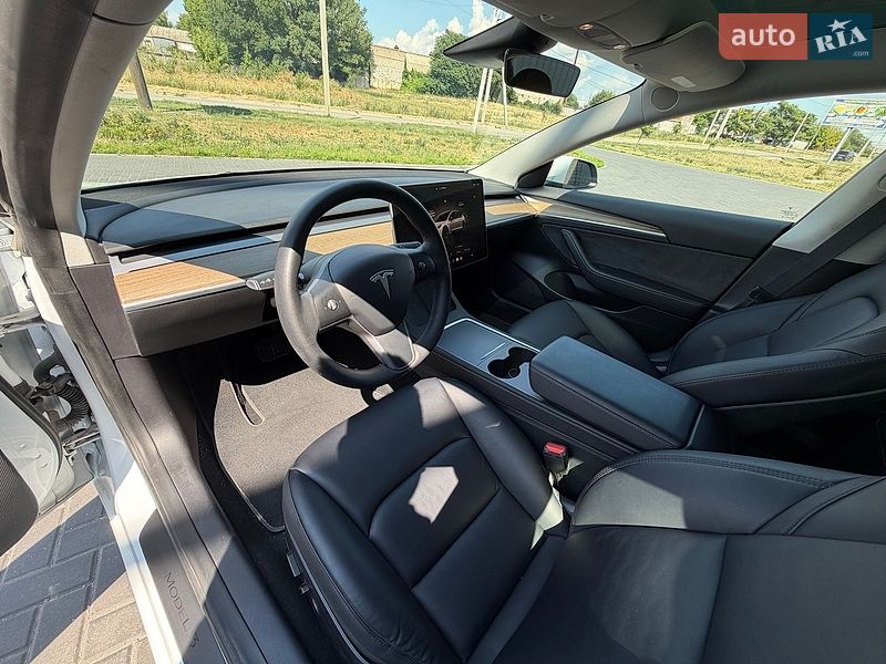 Седан Tesla Model 3 2022 в Кропивницком