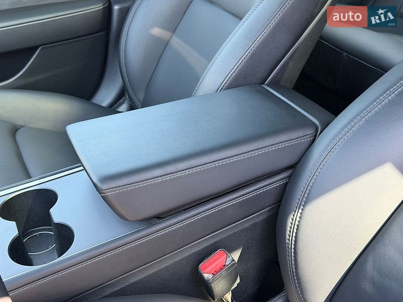 Седан Tesla Model 3 2022 в Кропивницком