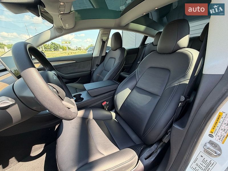 Седан Tesla Model 3 2022 в Кропивницком