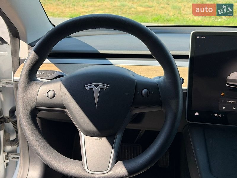 Седан Tesla Model 3 2022 в Кропивницком