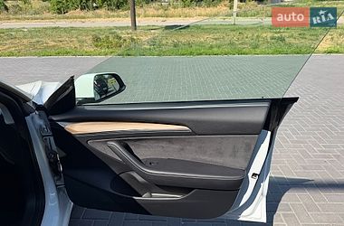 Седан Tesla Model 3 2022 в Кропивницком