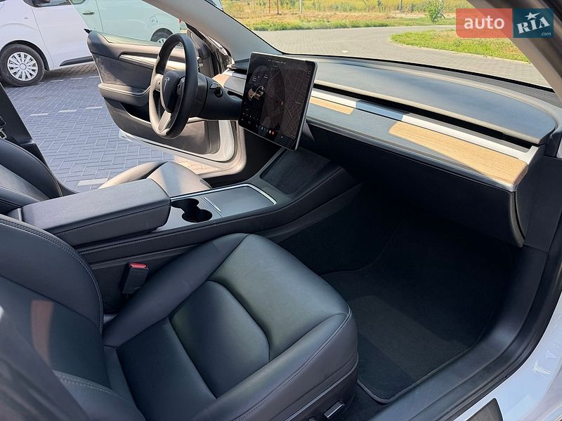 Седан Tesla Model 3 2022 в Кропивницком