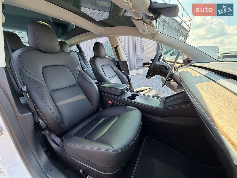 Седан Tesla Model 3 2022 в Кропивницком