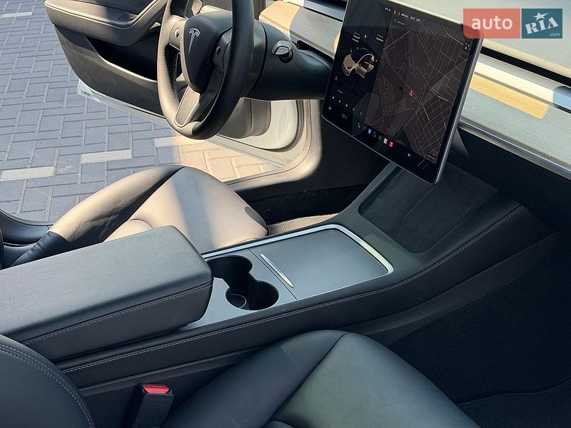 Седан Tesla Model 3 2022 в Кропивницком