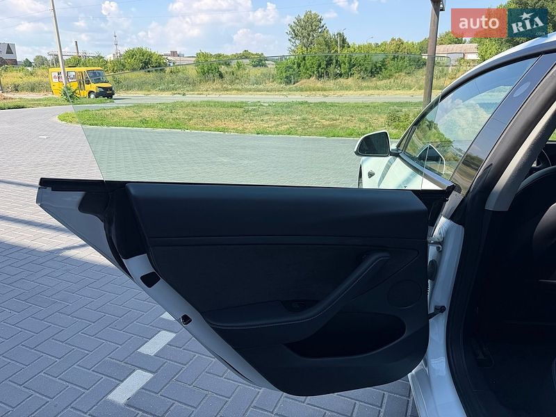 Седан Tesla Model 3 2022 в Кропивницком