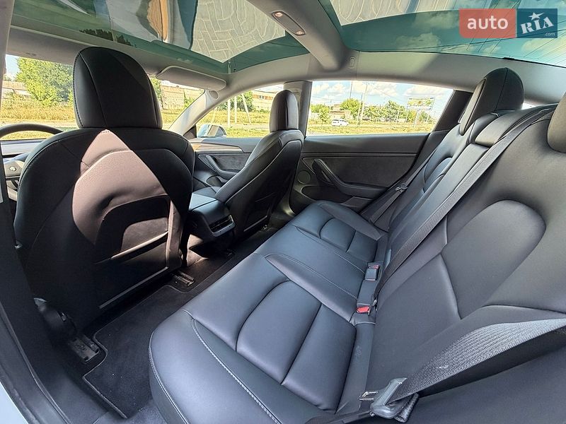 Седан Tesla Model 3 2022 в Кропивницком