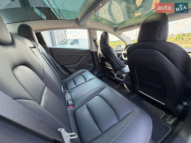 Седан Tesla Model 3 2022 в Кропивницком