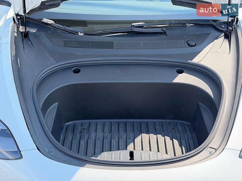 Седан Tesla Model 3 2022 в Кропивницком