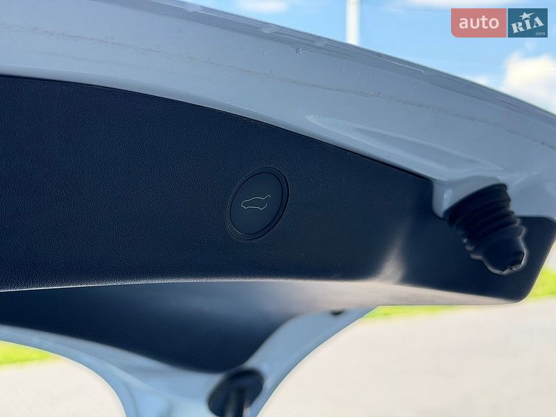 Седан Tesla Model 3 2022 в Кропивницком