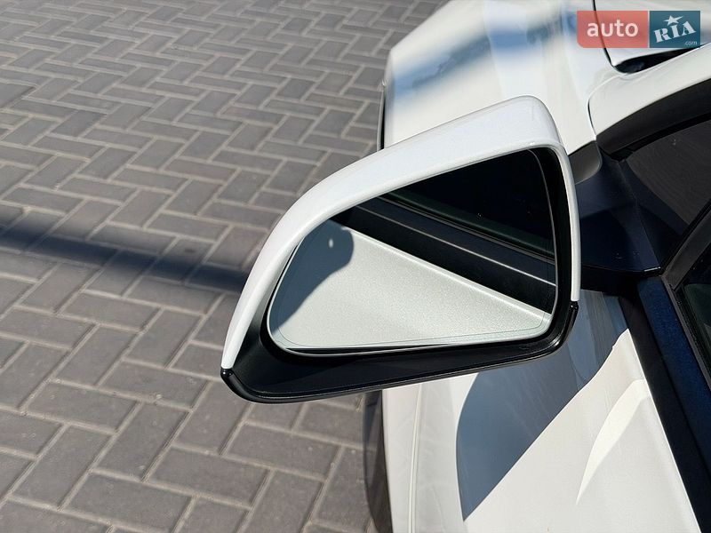 Седан Tesla Model 3 2022 в Кропивницком