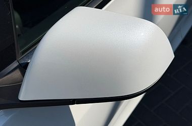 Седан Tesla Model 3 2022 в Кропивницком