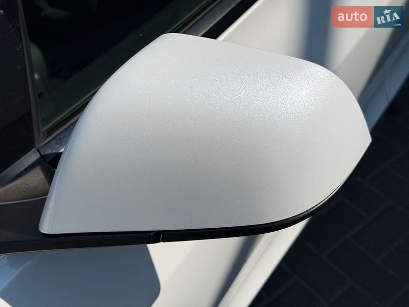 Седан Tesla Model 3 2022 в Кропивницком