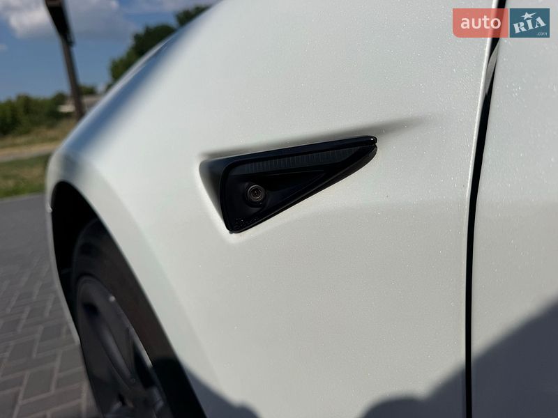 Седан Tesla Model 3 2022 в Кропивницком
