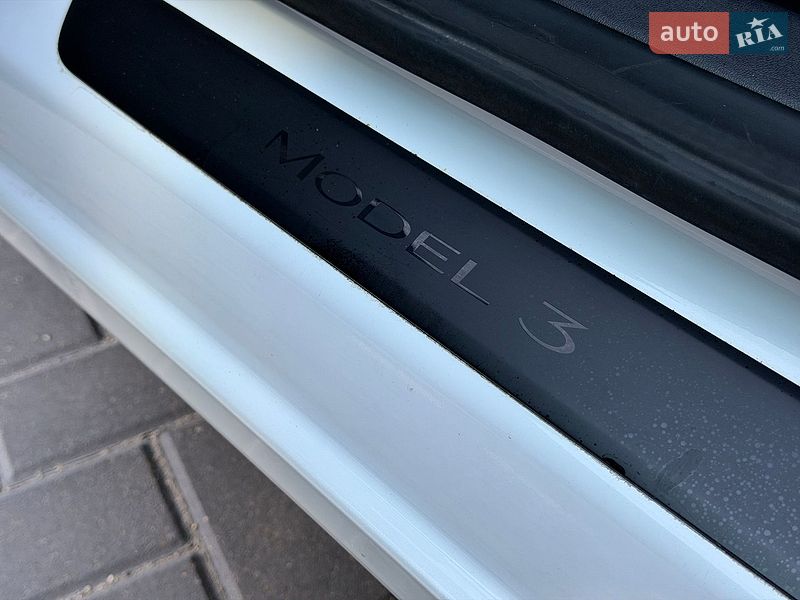 Седан Tesla Model 3 2022 в Кропивницком