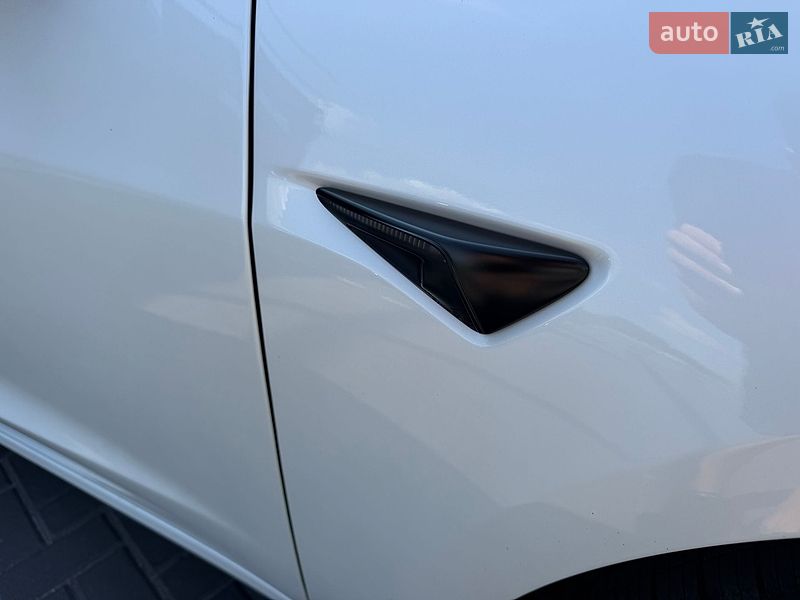 Седан Tesla Model 3 2022 в Кропивницком