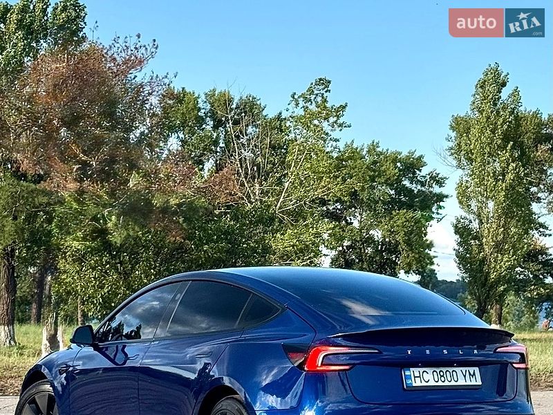 Седан Tesla Model 3 2025 в Дніпрі