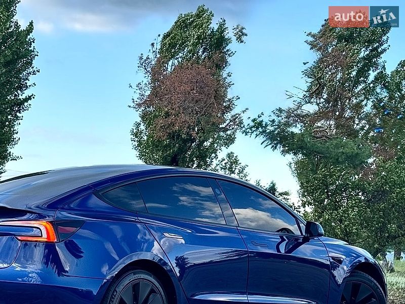 Седан Tesla Model 3 2025 в Дніпрі