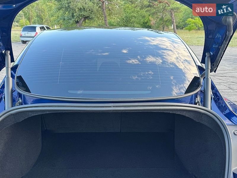Седан Tesla Model 3 2025 в Дніпрі