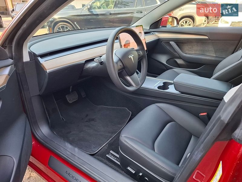 Седан Tesla Model 3 2023 в Одесі