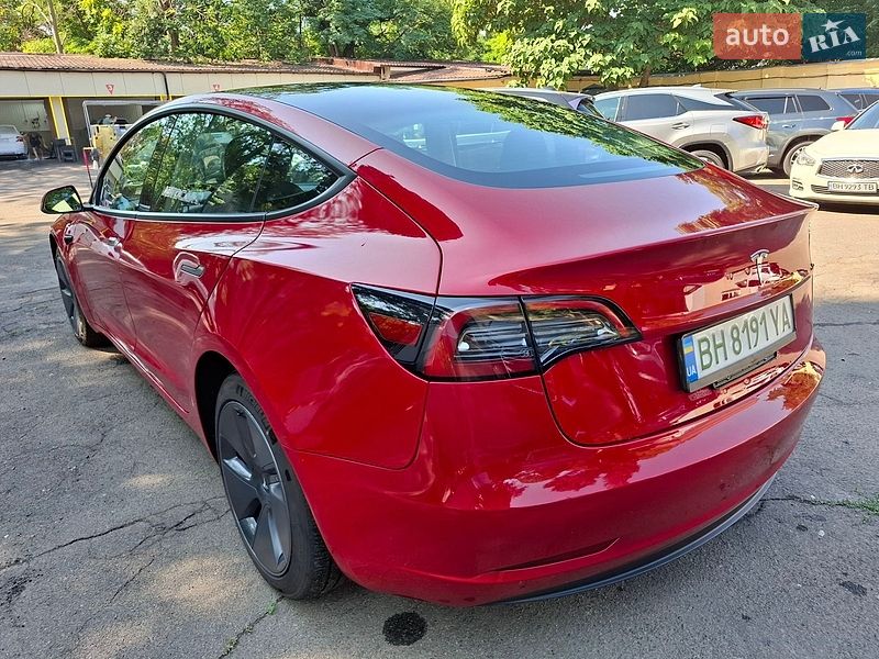 Седан Tesla Model 3 2023 в Одесі